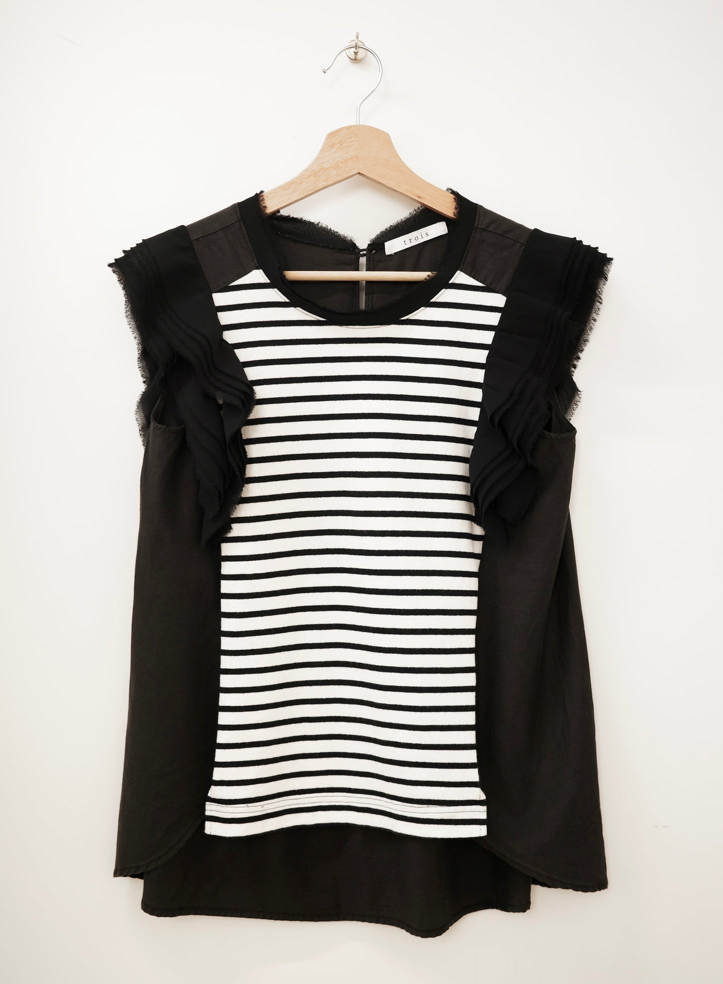 TROIS sleeveless